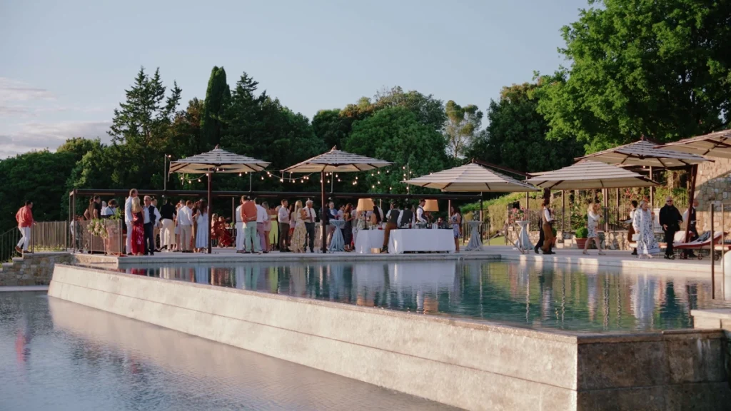 Guests having an aperitif 