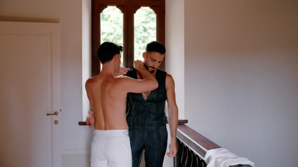 Mattia helps Thomas to get ready