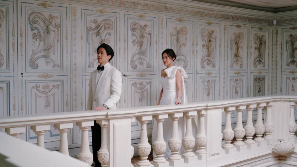Bride and groom on balcony in Villa La Foce